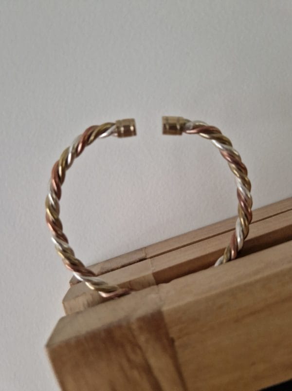 Bracelet torsadé en 3 matière laiton cuivre et argent – Image 2
