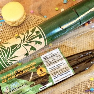 Tube artisanale en bambou et 5 gousses de Vanille de Madagascar 16-18cm /Collection VAVASAHA