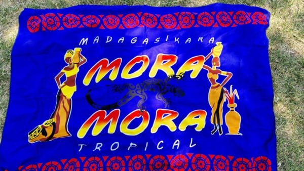 1 paréo plage fibranne/Salova/LAMBAOINE/Pagne traditionnel Malagasy – Image 3